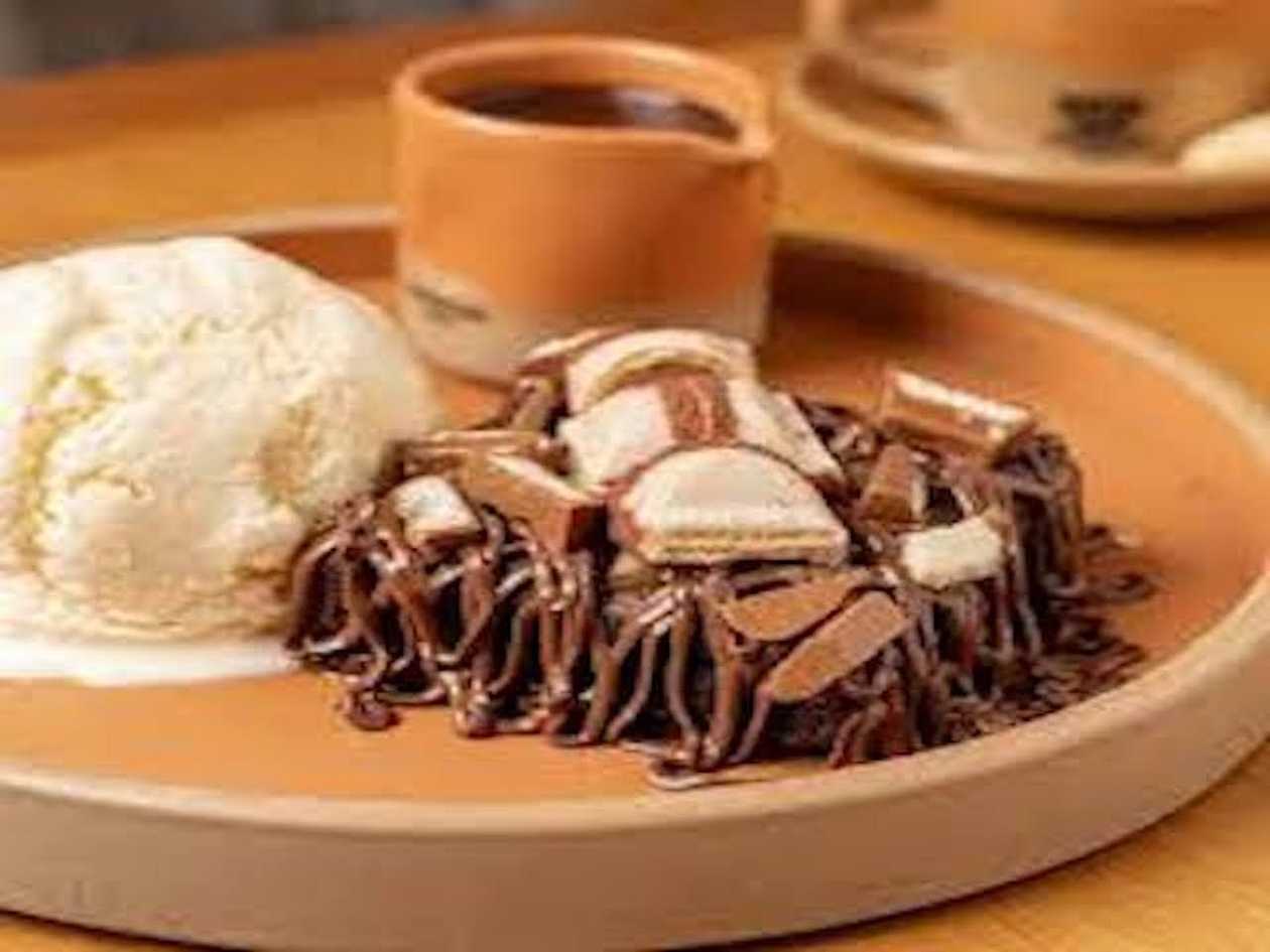Brownie Kinder Bueno c/ gelado kinder