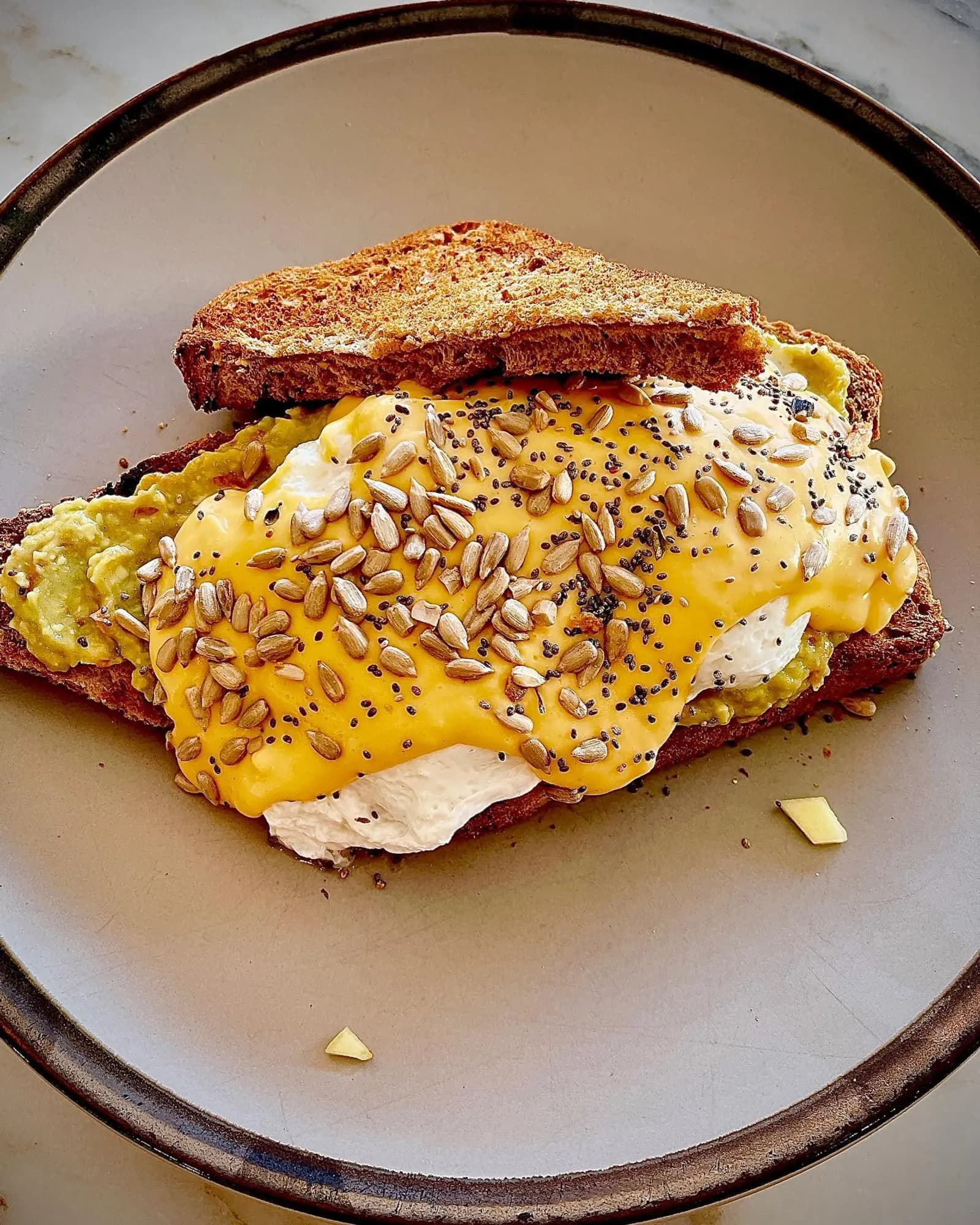 Ovos Benedict Guacamole